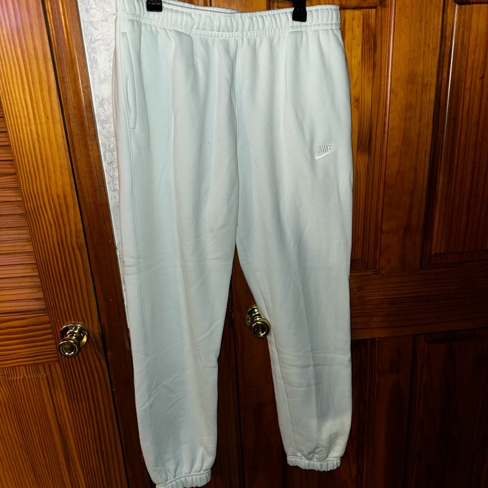 Nike Sportswear Club Fleece sweatpants in Barely Green